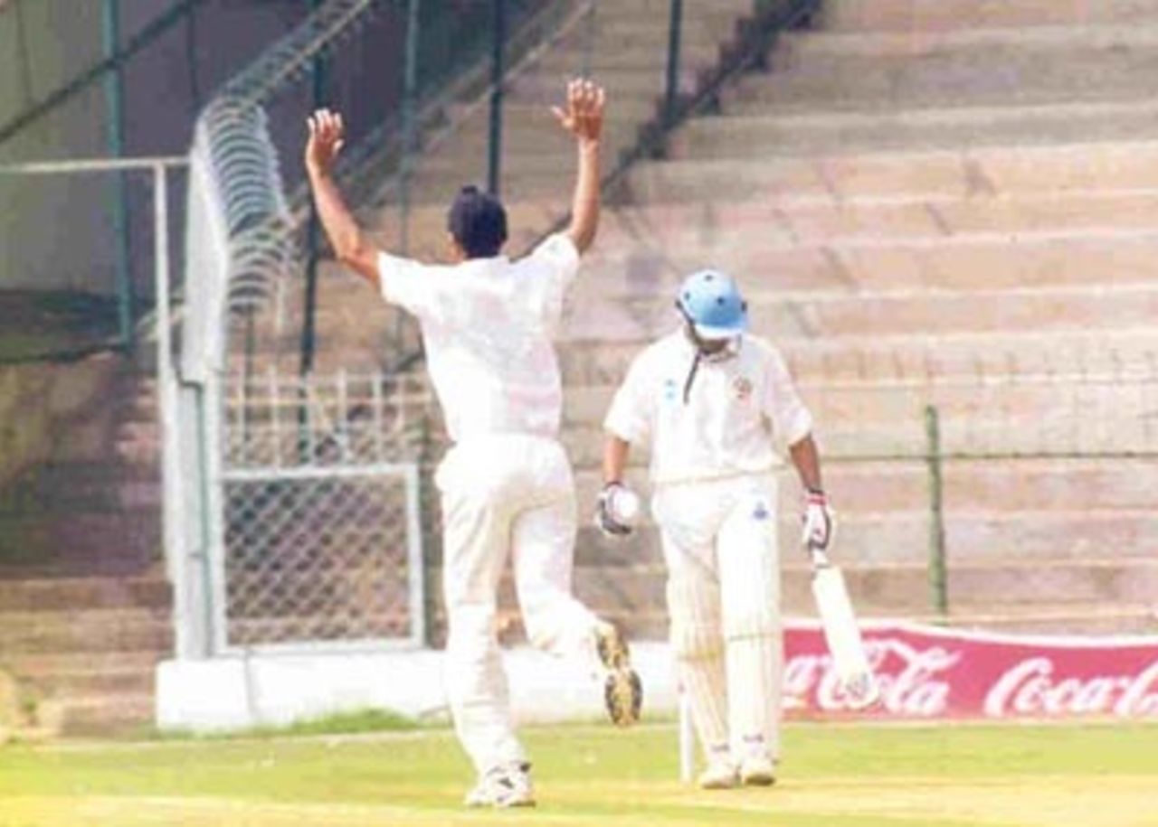 HS Sodhi celebrating the wicket of Somasunder, Chinnaswamy Stadium, Irani Trophy, 1999-2000, Bangalore