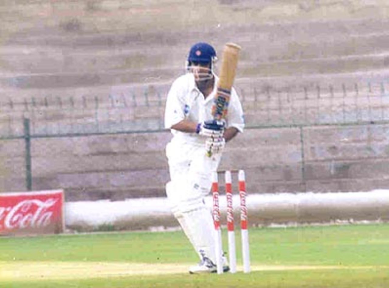 J Arun Kumar sweeps the ball to fine leg of T Kumaran, Chinnaswamy Stadium, Irani Trophy, 1999-2000, Bangalore