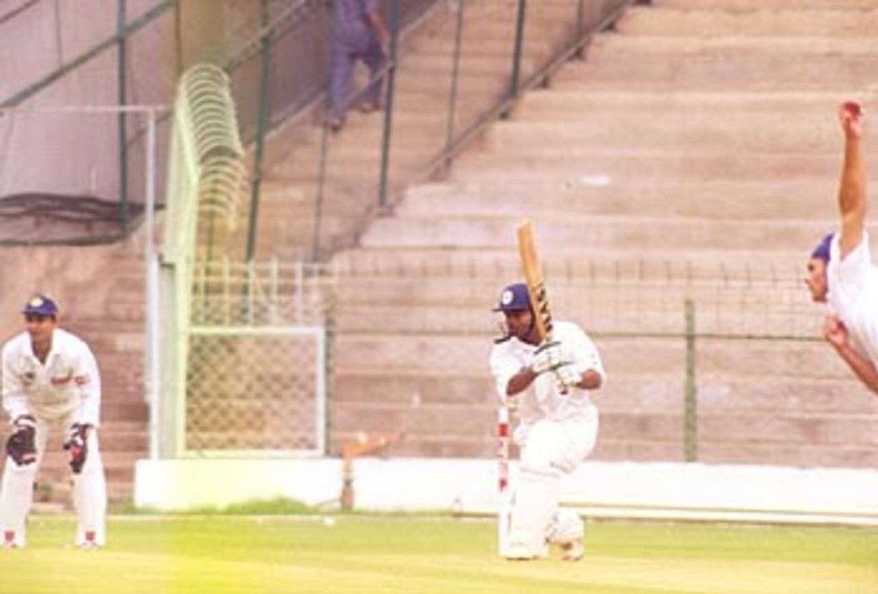 Shiraguppi elegantly drives the ball through covers off HS Sodhi, Chinnaswamy Stadium, Irani Trophy, 1999-2000