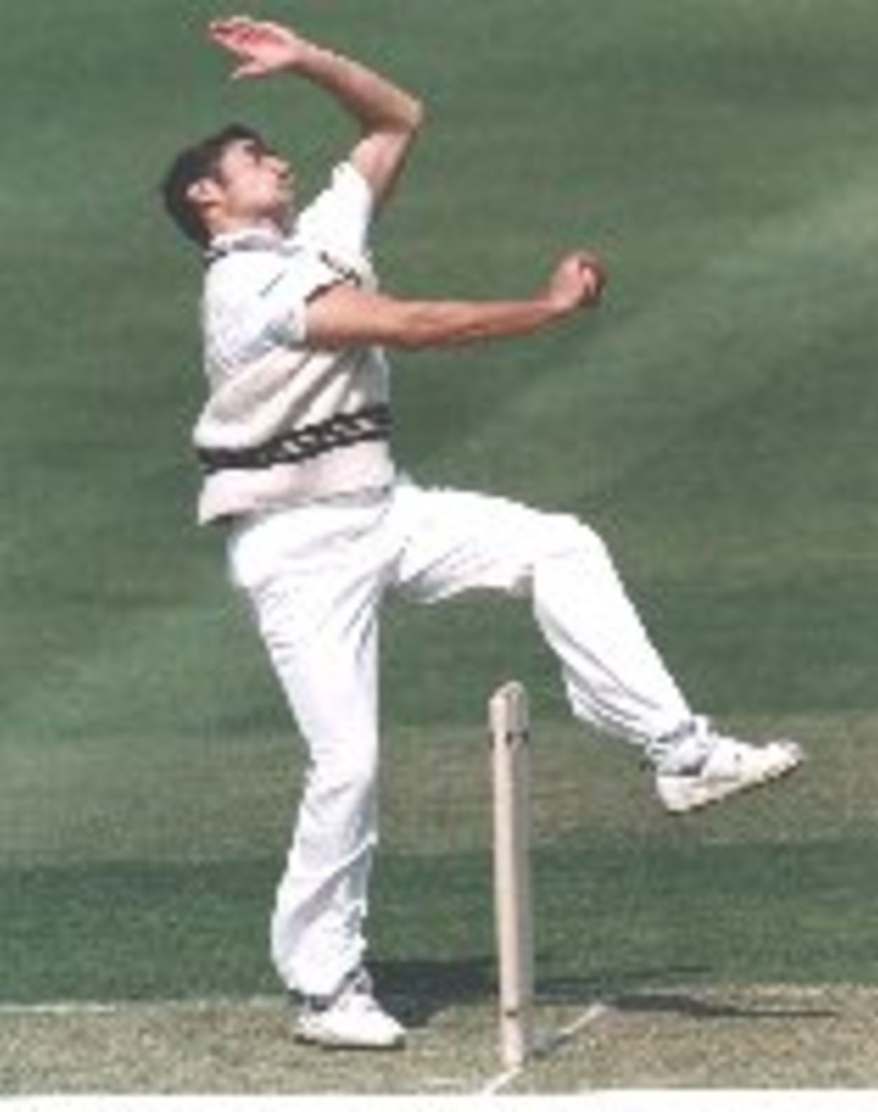 Darren Thomas in his bowling stride at Lord's in the 1996 Benson and Hedges Cup match between Glamorgan and Middlesex