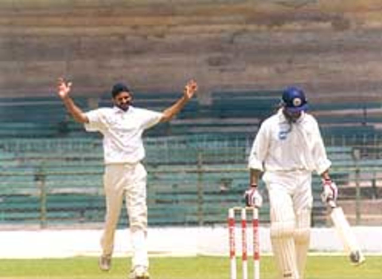 S Shiraguppi starts his walk back to the pavilion after being dismissed by HS Sodhi in the Karnataka second innings, Chinnaswamy Stadium, Irani Trophy, 1999-2000, Bangalore