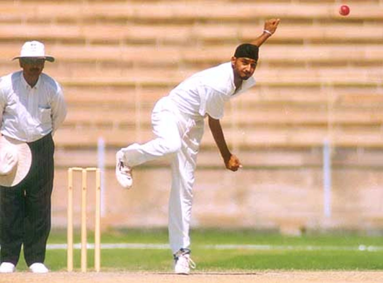 Harbhajan Singh's bowling action, during day three of Indian Board President's XI v New Zealanders at Barkatullah Khan Stadium, Jodhpur, 7 October 1999, New Zealand in India, 1999/00