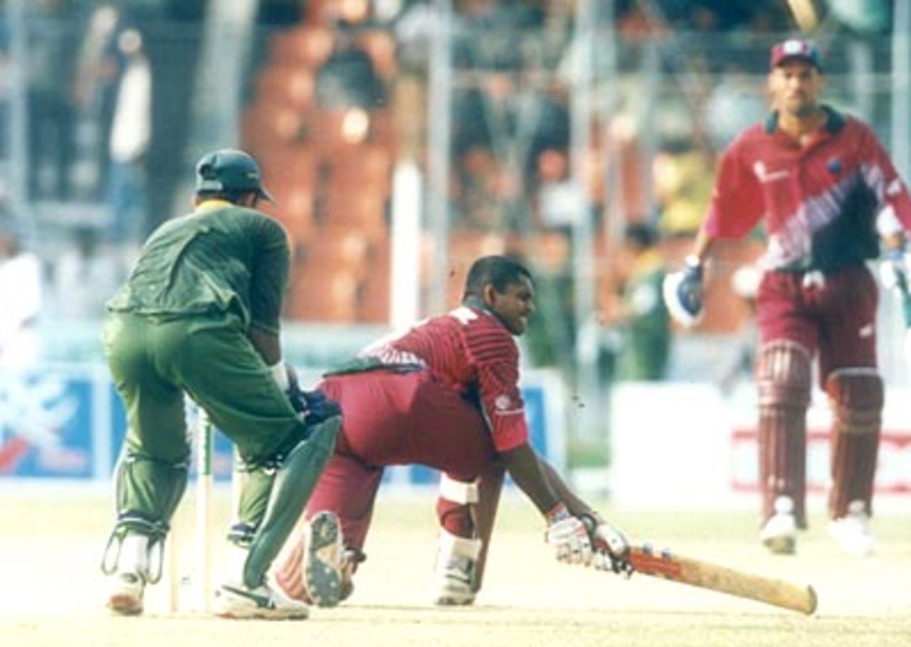 Chanderpaul stretching to play a sweep shot against Bangladesh, West Indies v Bangladesh at Bangabandhu National Stadium, Dhaka 08 October 1999, West Indies in Bangladesh 1999/00