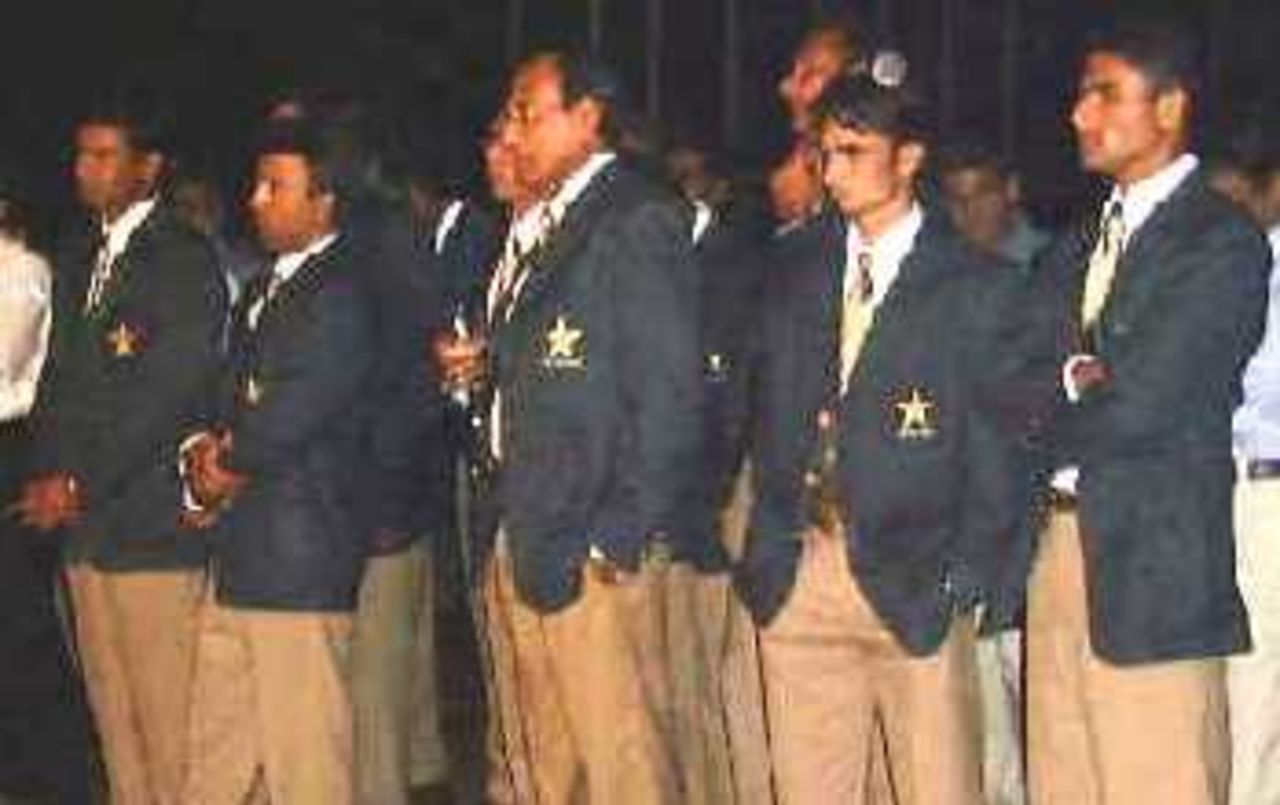 Members of the Pakistan Team at the series logo unveiling ceremony, Gadaffi Stadium Lahore, Oct 1, 2000