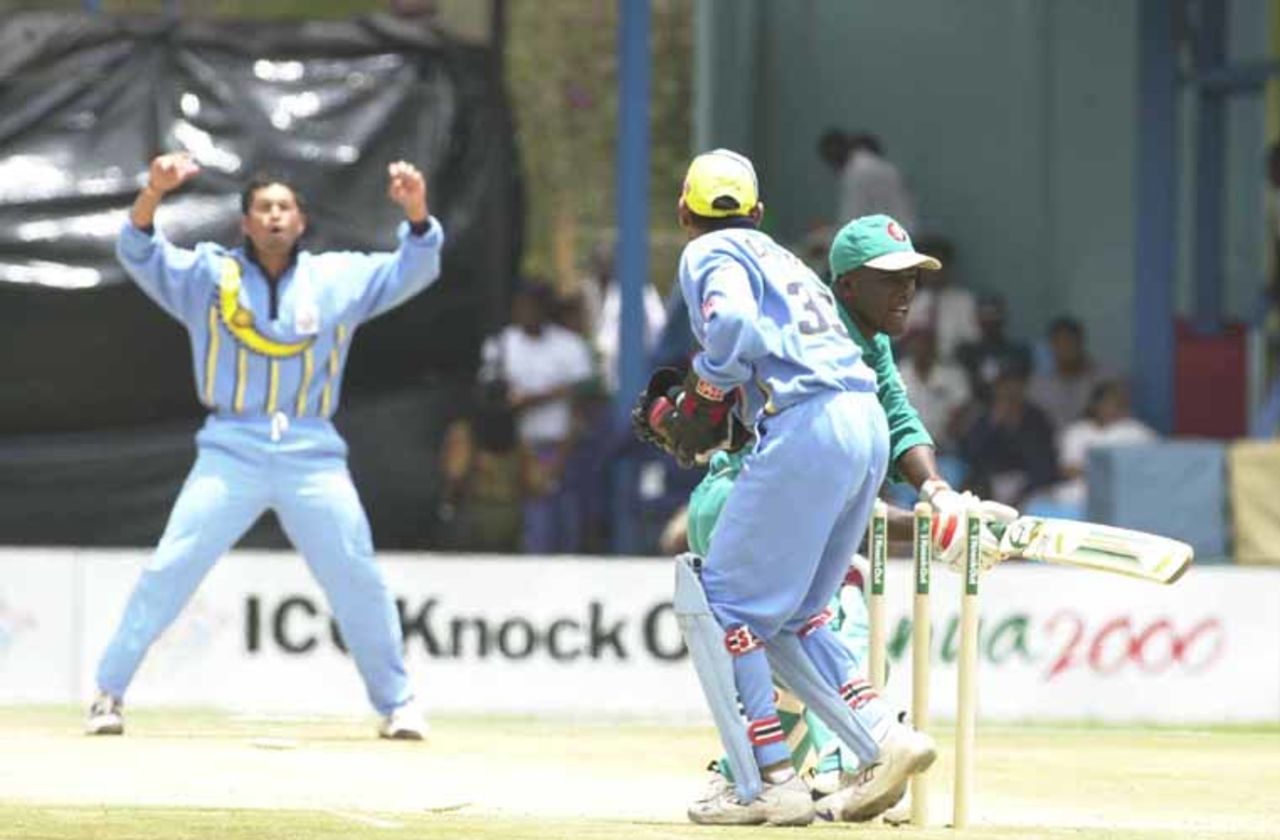Maurice Odumbe is lucky to make his ground after a stumping attempt watched by Sachin Tendulkar during the ICC KnockOut match between India and Kenya at Gymkhana Club Ground, Nairobi