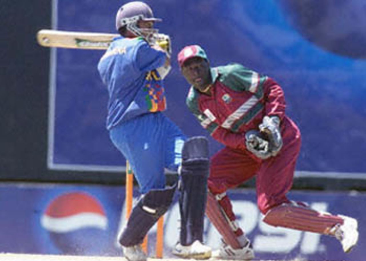 Sri Lankan batsman Mahela Jayawardena (L) fights West Indies bowler Laurie Williams during the second match of the ICC KnockOut, 2000/01, 2nd Preliminary Quarter Final, Sri Lanka v West Indies, Gymkhana Club Ground, Nairobi, 04 October 2000.