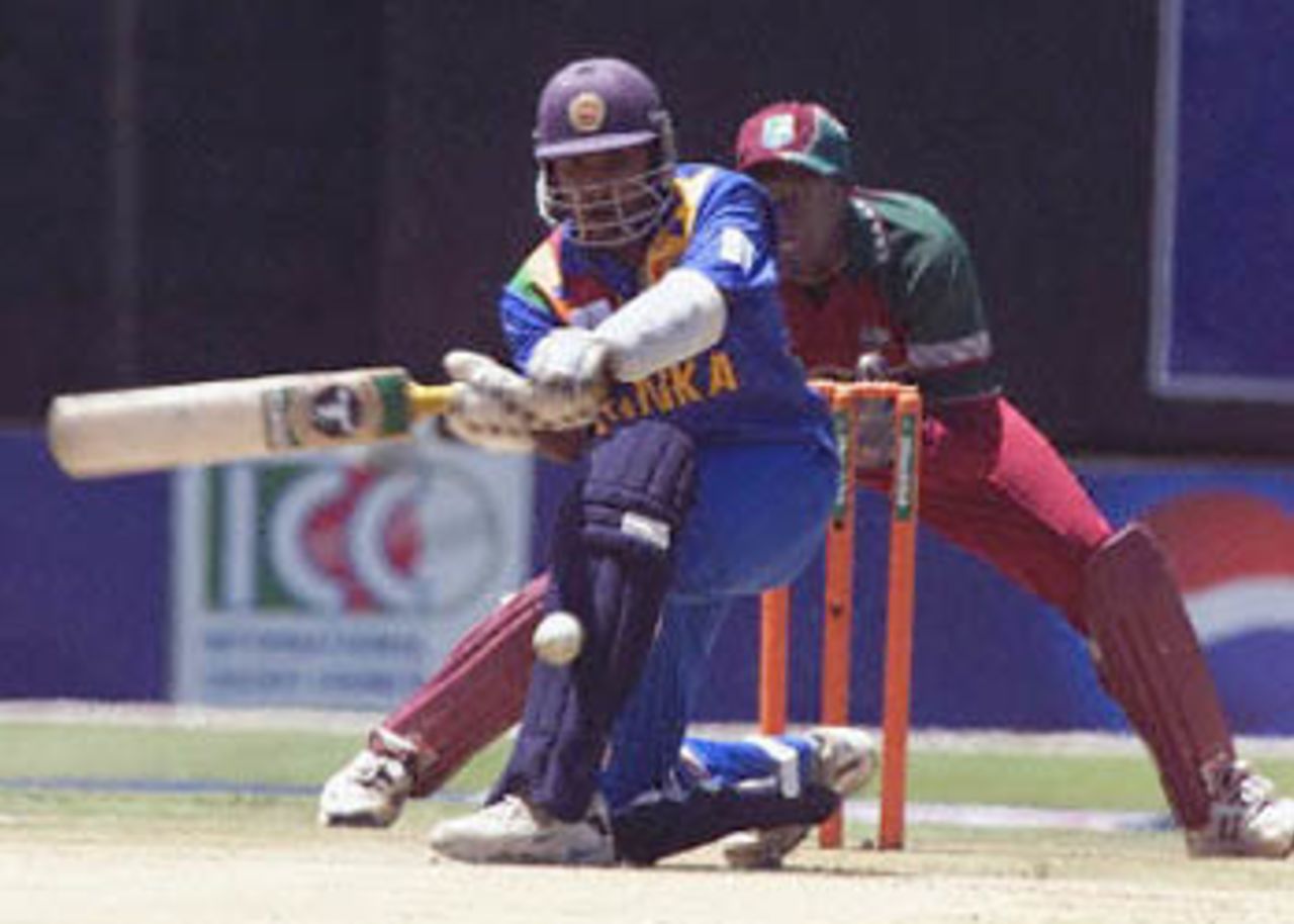 Sri Lanka's batsman Mahela Jayawardena batting West Indies bowler Laurie Williams during the second match of the ICC KnockOut, 2000/01, 2nd Preliminary Quarter Final, Sri Lanka v West Indies, Gymkhana Club Ground, Nairobi, 04 October 2000.