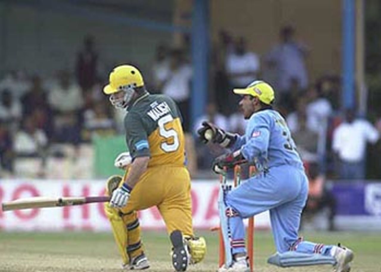 Vijay Dahiya appeals in vain against Steve Waugh, ICC KnockOut, 2000/01, 1st Quarter Final, Australia v India, Gymkhana Club Ground, Nairobi, 07 October 2000.