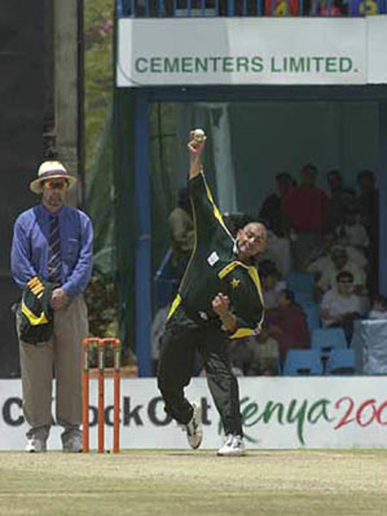 Saqlain Mushtaq in action against Sri Lanka in the ICC KnockOut Tournament , ICC KnockOut, 2000/01, 2nd Quarter Final, Pakistan v Sri Lanka, Gymkhana Club Ground, Nairobi, 08 October 2000