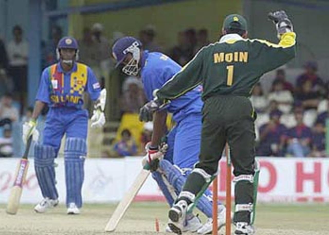 Nuwan Zoysa is bowled by Saqlain Mushtaq as non striker Upul Chandana looks on, ICC KnockOut, 2000/01, 2nd Quarter Final, Pakistan v Sri Lanka, Gymkhana Club Ground, Nairobi, 08 October 2000