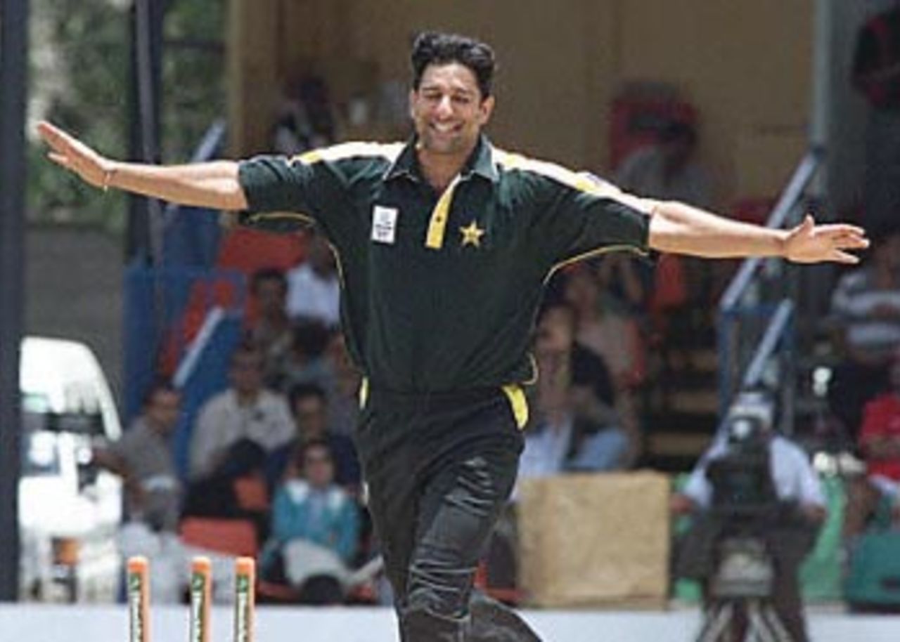 Wasim Akram celebrates after clean bowling Muthiah Muralitharan, ICC KnockOut, 2000/01, 2nd Quarter Final, Pakistan v Sri Lanka, Gymkhana Club Ground, Nairobi, 08 October 2000.