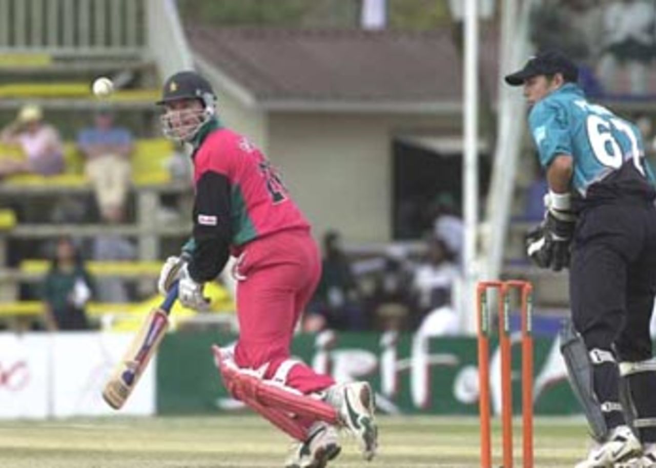 Alistair Campbell runs the ball towards third man, ICC KnockOut, 2000/01, 3rd Quarter Final, New Zealand v Zimbabwe, Gymkhana Club Ground, Nairobi,09 October 2000