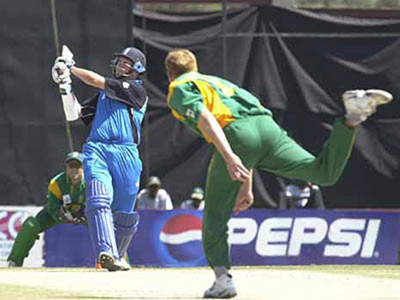 Marcus Trescothick pulls Pollock for a six, ICC KnockOut, 2000/01, 4th Quarter Final, England v South Africa, Gymkhana Club Ground, Nairobi, 10 October 2000.