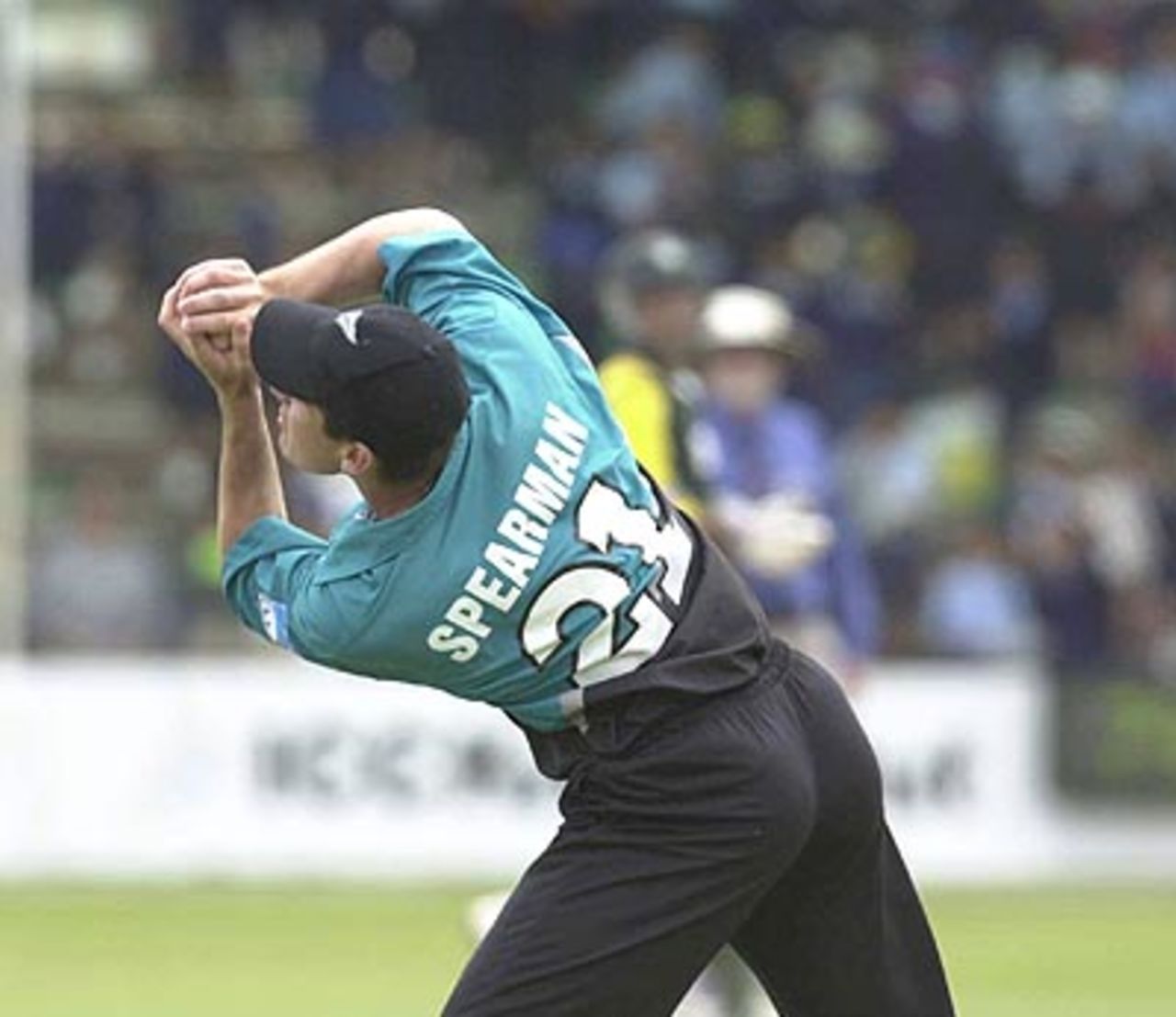 Spearman takes a splendid catch to dismiss Imran Nazir. ICC KnockOut 2000/01, 1st Semi Final, New Zealand v Pakistan Gymkhana Club Ground, Nairobi, 11 October 2000
