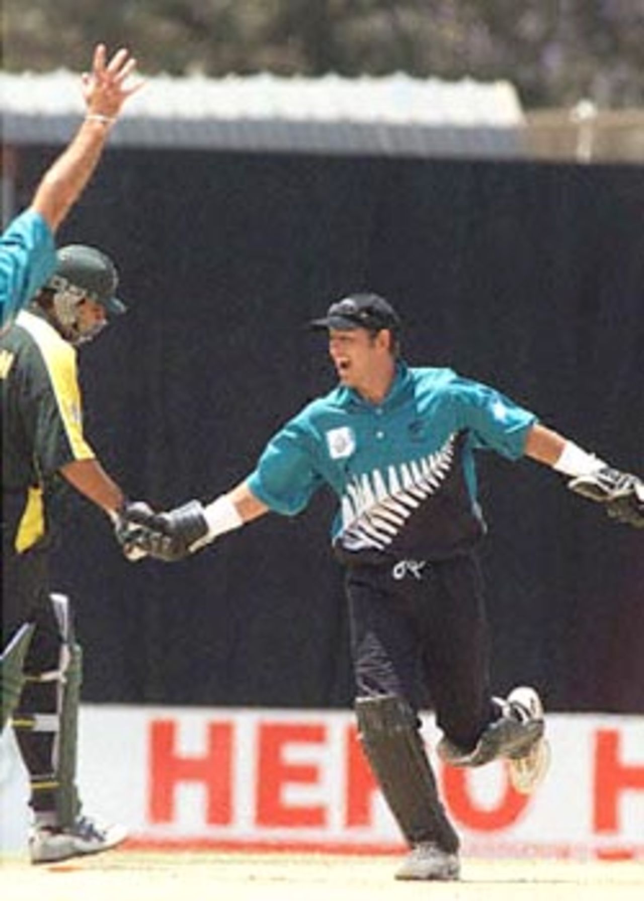 Adam Parore celebrates the fall of Inzamam-ul-Haq's wicket. ICC KnockOut 2000/01, 1st Semi Final, New Zealand v Pakistan, Gymkhana Club Ground, Nairobi, 11 October 2000