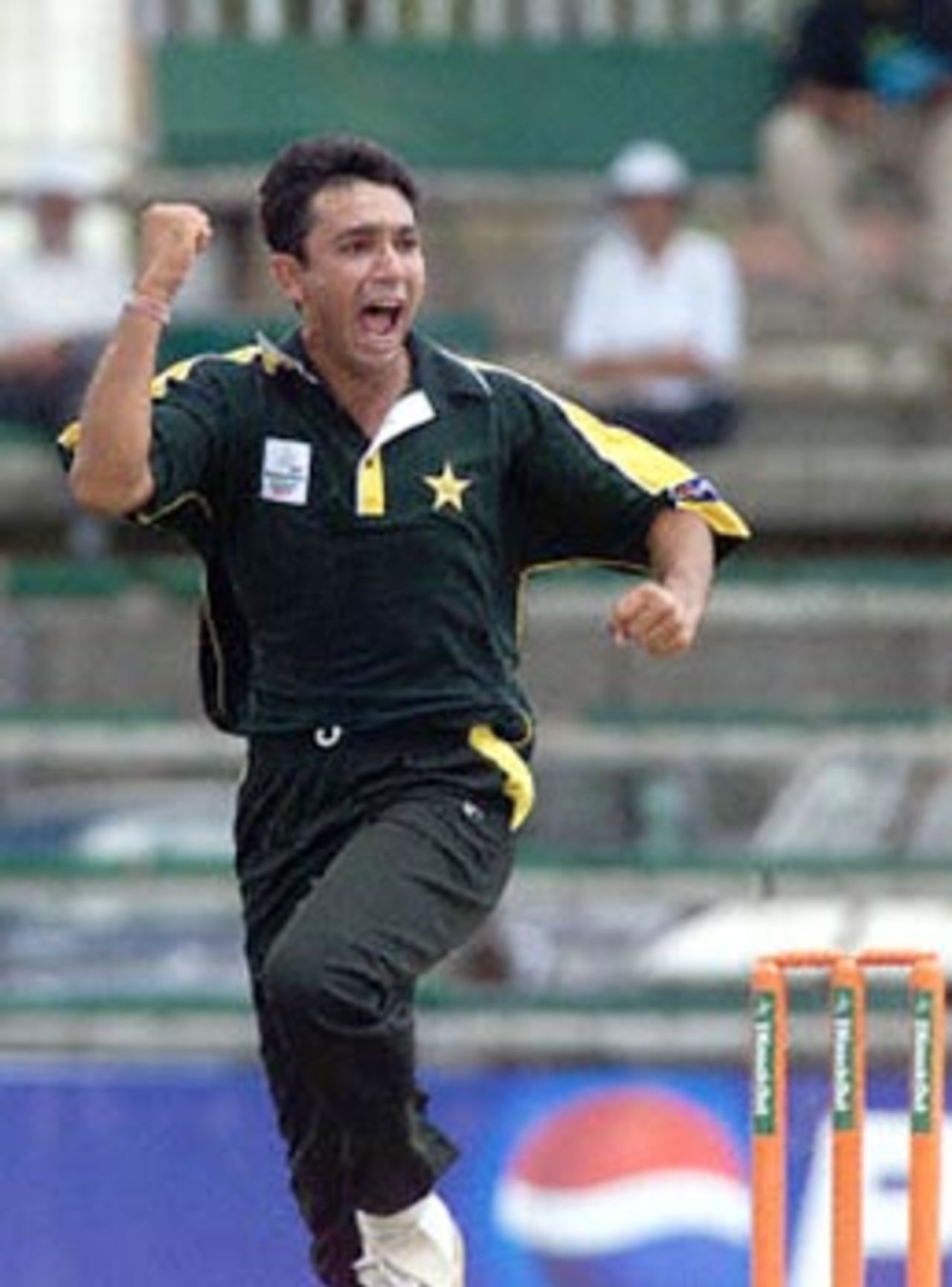Azhar Mahmood pumps his fist after picking up the wicket of Fleming. ICC KnockOut 2000/01, 1st Semi Final, New Zealand v Pakistan, Gymkhana Club Ground, Nairobi, 11 October 2000