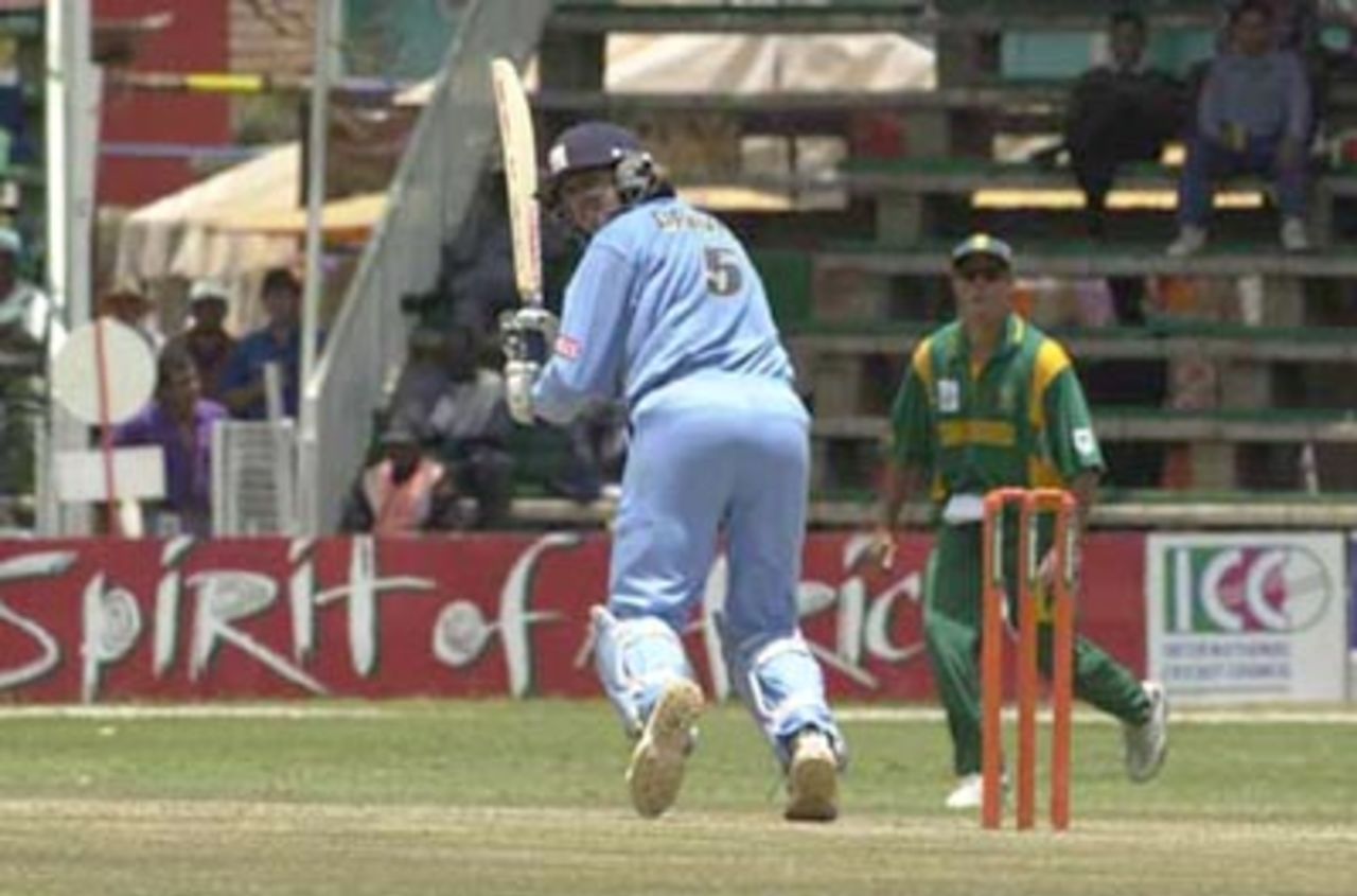 Dravid takes off for a run after glancing the ball. ICC KnockOut 2000/01, 2nd Semi Final, India v South Africa, Gymkhana Club Ground, Nairobi, 13 October 2000