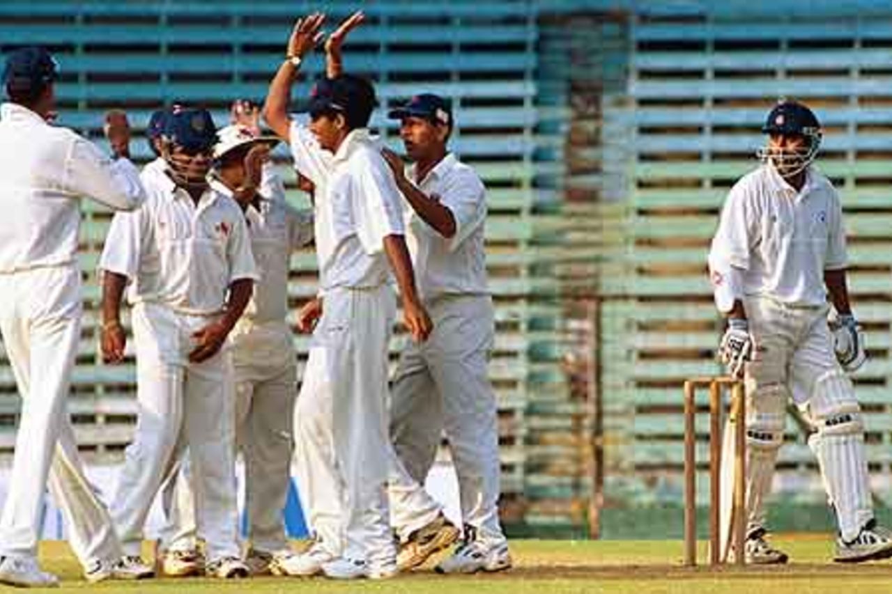 The Mumbai team celebrate the fall of Sadagopan Ramesh, Irani Trophy, 2000/01, Mumbai v Rest of India, Wankhede Stadium, Mumbai, 13-17 October 2000 (Day 1).