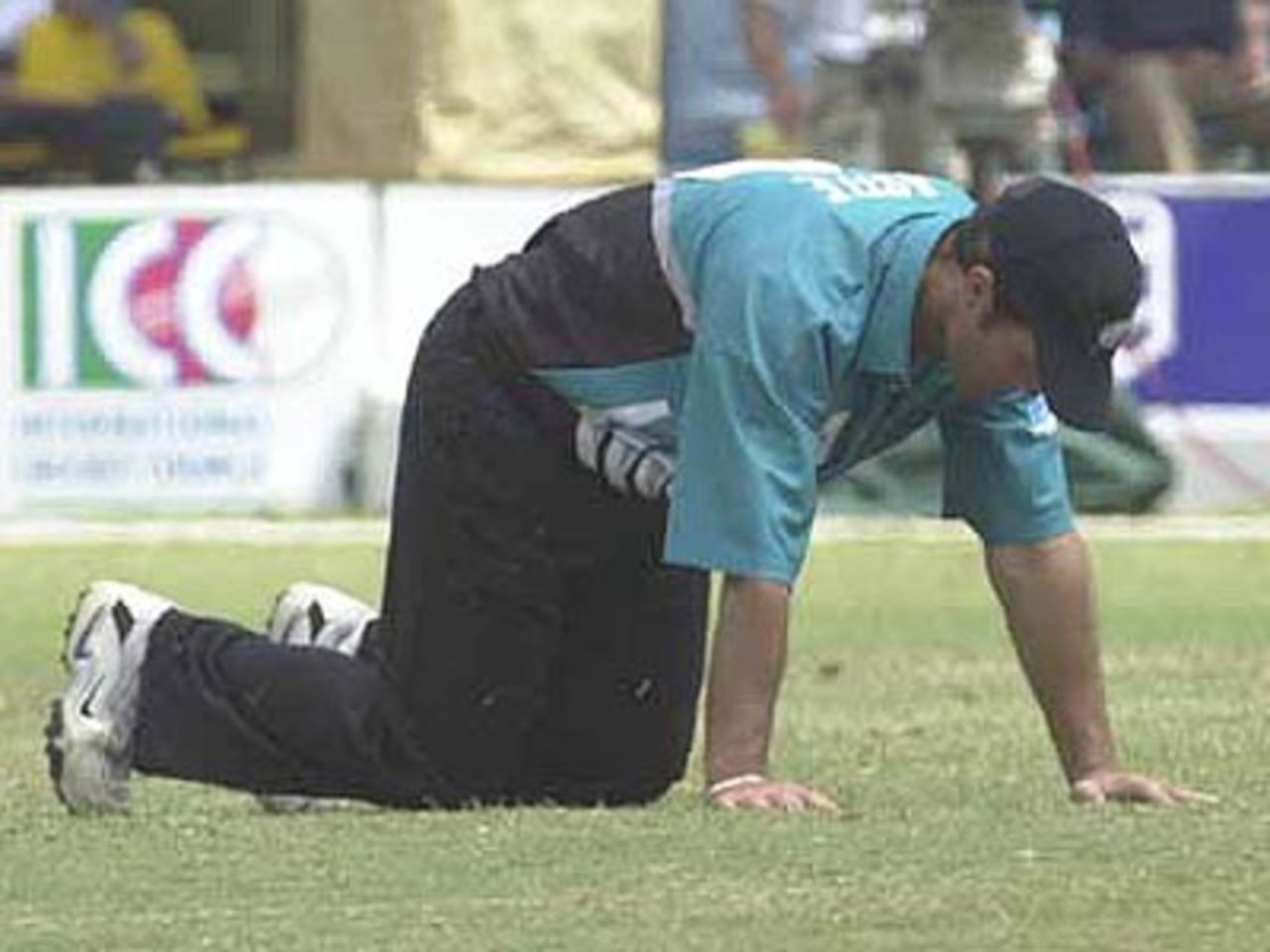 Nathan Astle warming up, ICC KnockOut, 2000/01, Final, India v New Zealand, Gymkhana Club Ground, Nairobi, 15 October 2000.