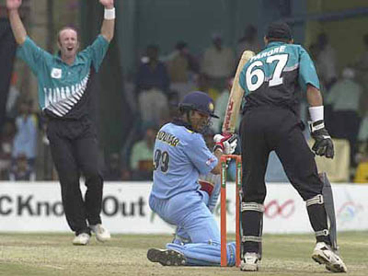 Harris in despair as the ball narrowly misses the stumps, ICC KnockOut, 2000/01, Final, India v New Zealand, Gymkhana Club Ground, Nairobi, 15 October 2000.