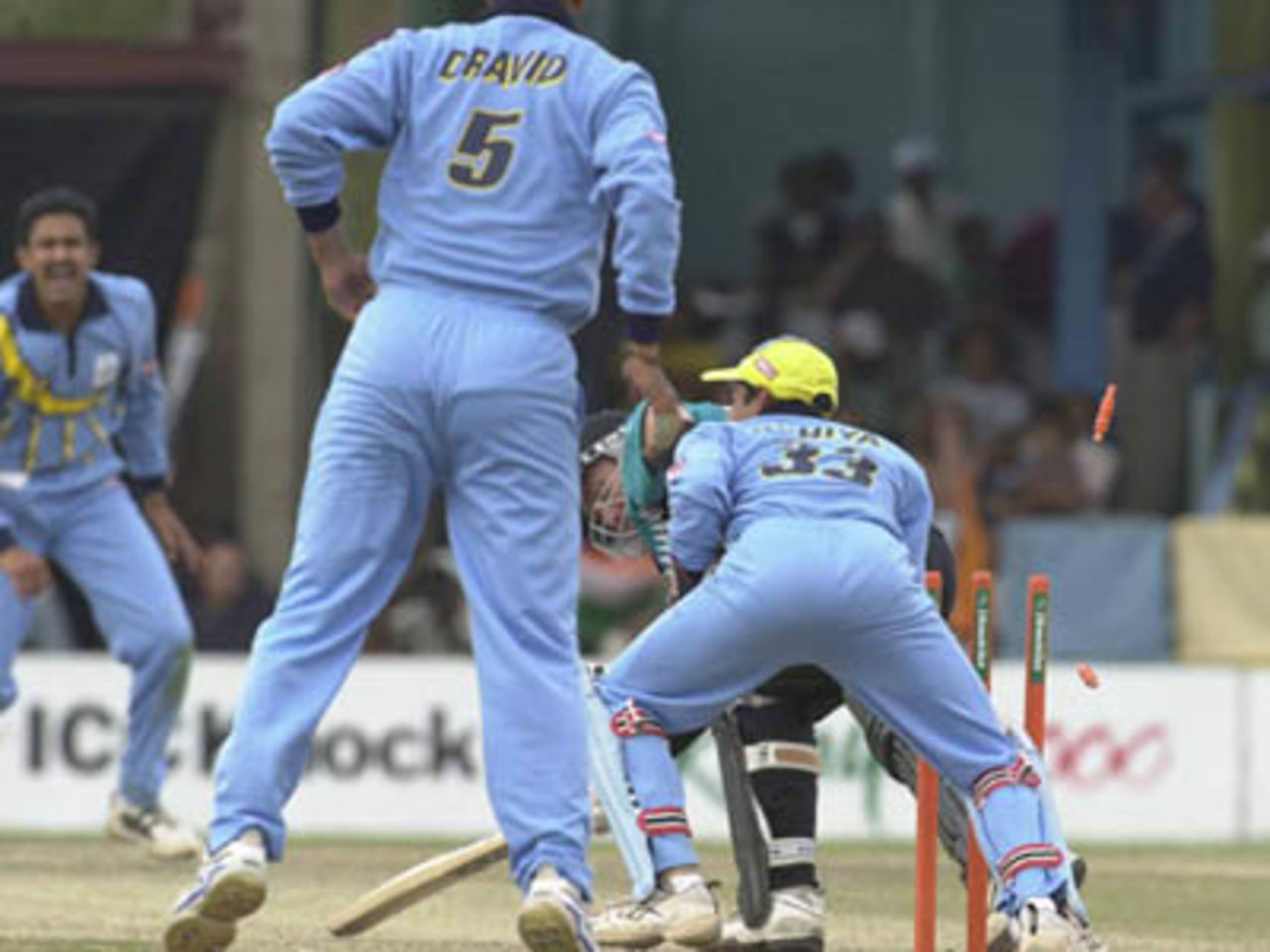 Dahiya displays quick reflexes to stump Roger Twose, ICC KnockOut, 2000/01, Final, India v New Zealand, Gymkhana Club Ground, Nairobi, 15 October 2000.