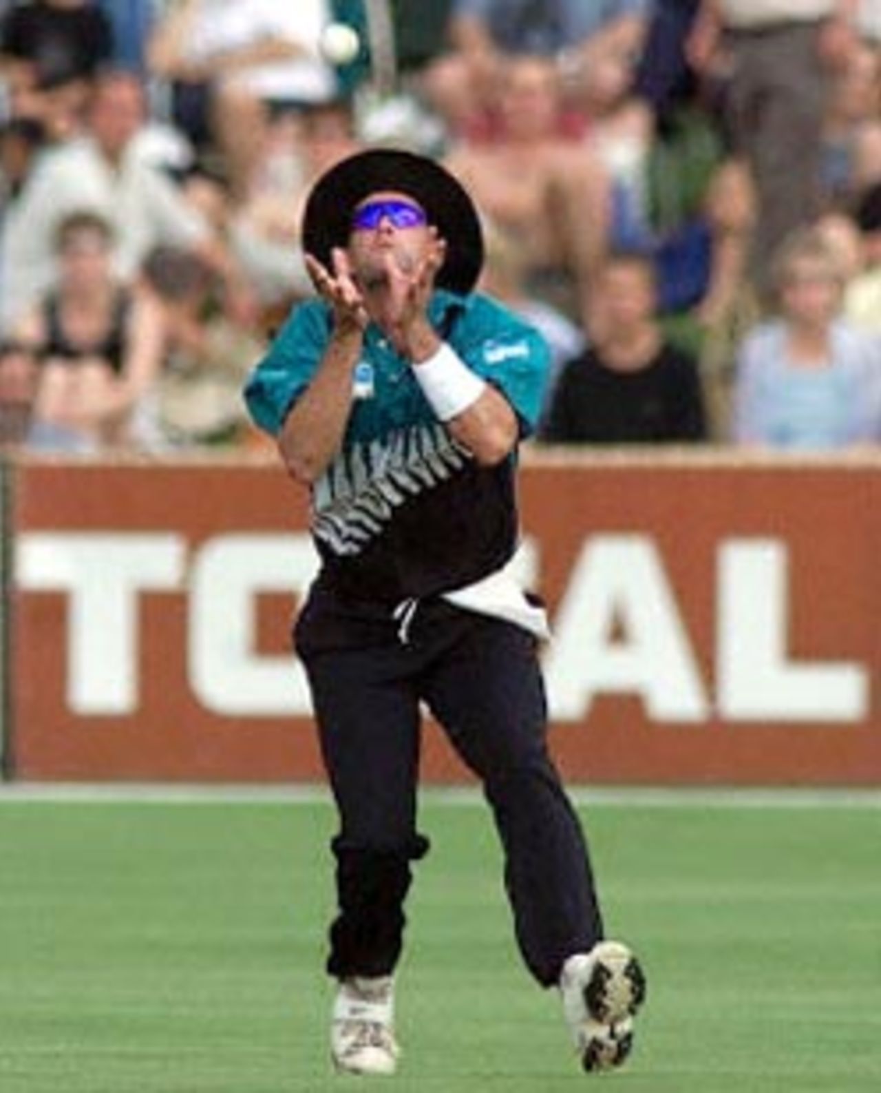 Cairns about to catch Kirsten. New Zealand in South Africa 2000/01, 1st ODI, South Africa v New Zealand North West Cricket Stadium, Potchefstroom, 20 October 2000