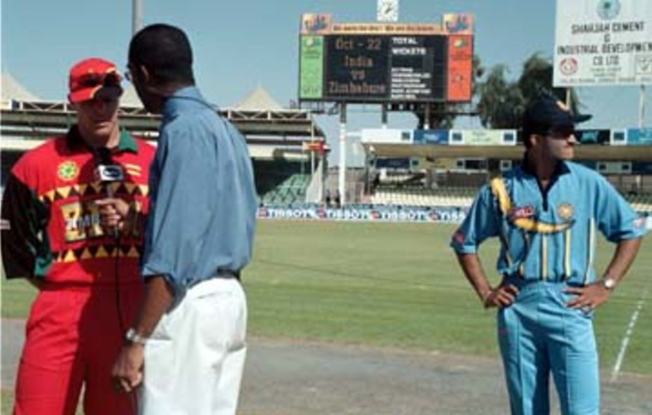 Michael Holding speaks to Heath Streak after the toss. Coca-Cola Champions Trophy 2000/01, 3rd Match, India v Zimbabwe, Sharjah C.A. Stadium, 22 October 2000