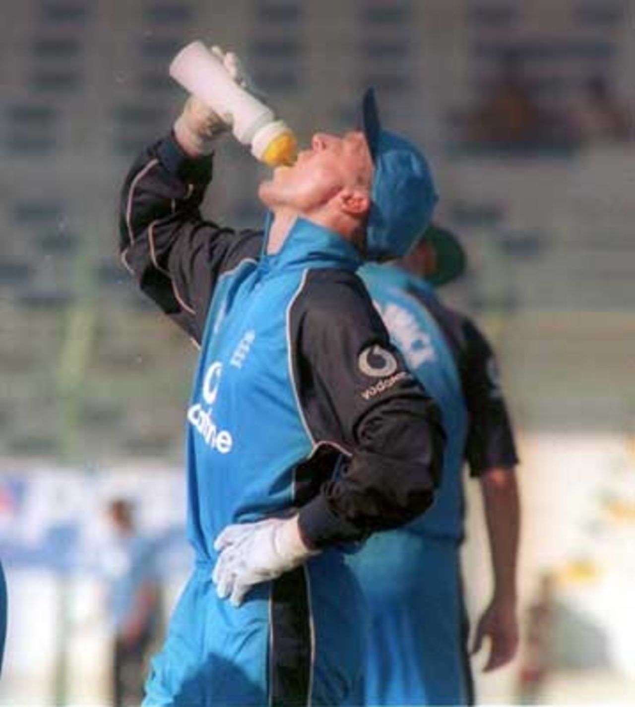 Alec Stewart enjoying some cool moments under the blazing sun, England v Pakistan, 1st ODI At National Stadium Karachi, 24 October 2000