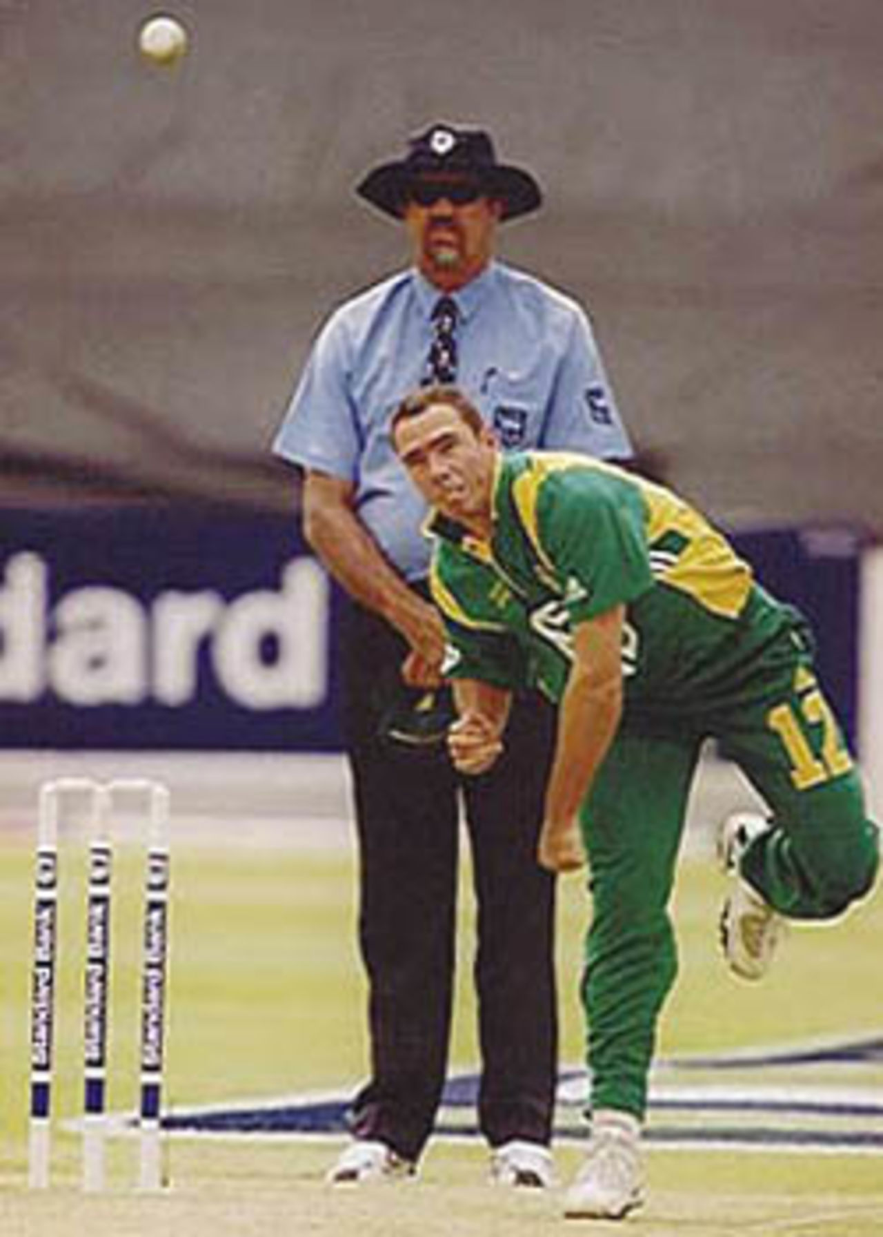 Nicky Boje delivers, New Zealand in South Africa 2000/01, 2nd One-Day International, South Africa v New Zealand, Willowmoore Park, Benoni, 22 October 2000.
