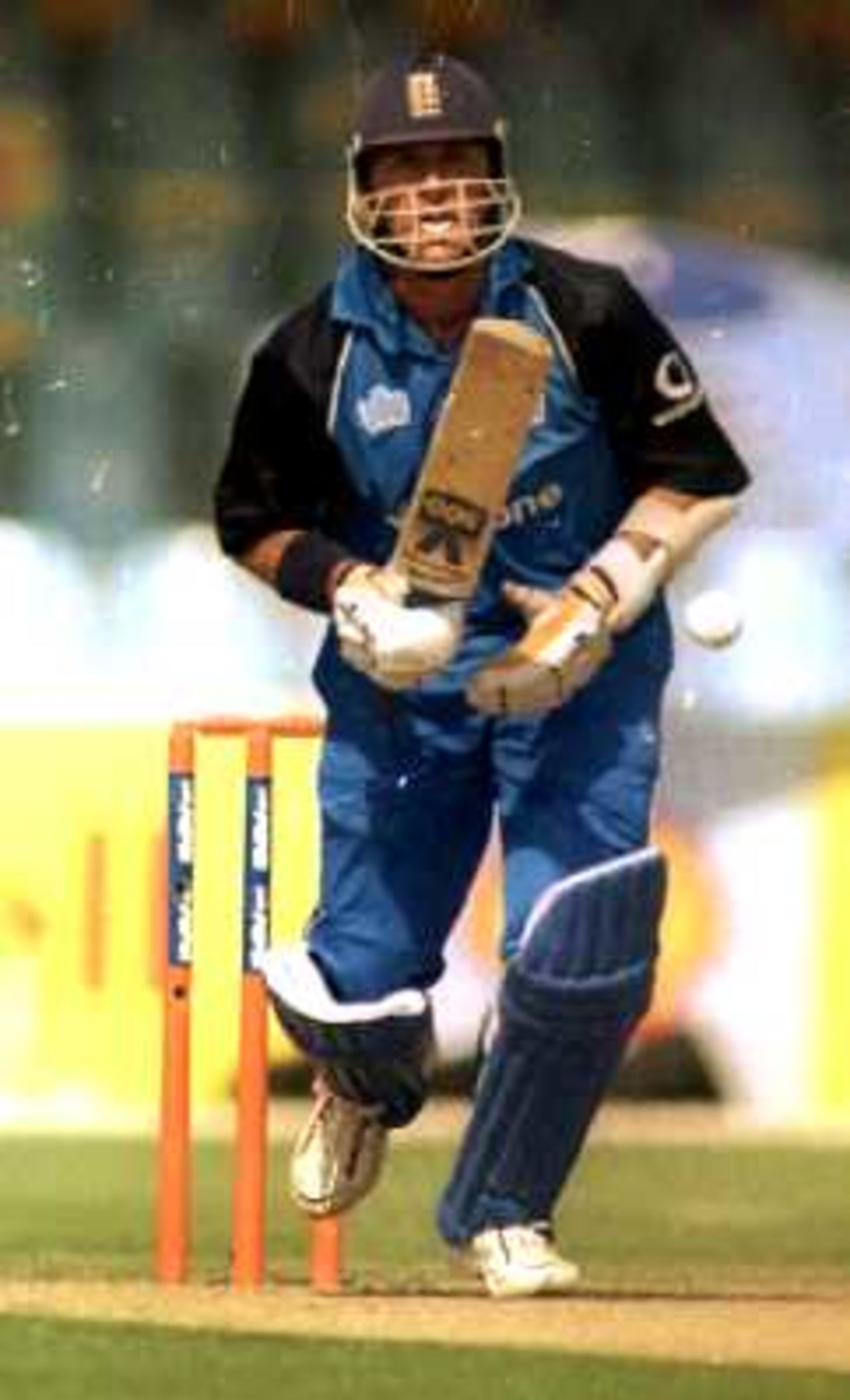 Stewart goes for a quick single, 2nd ODI At Gaddafi Stadium Lahore, 27 October 2000