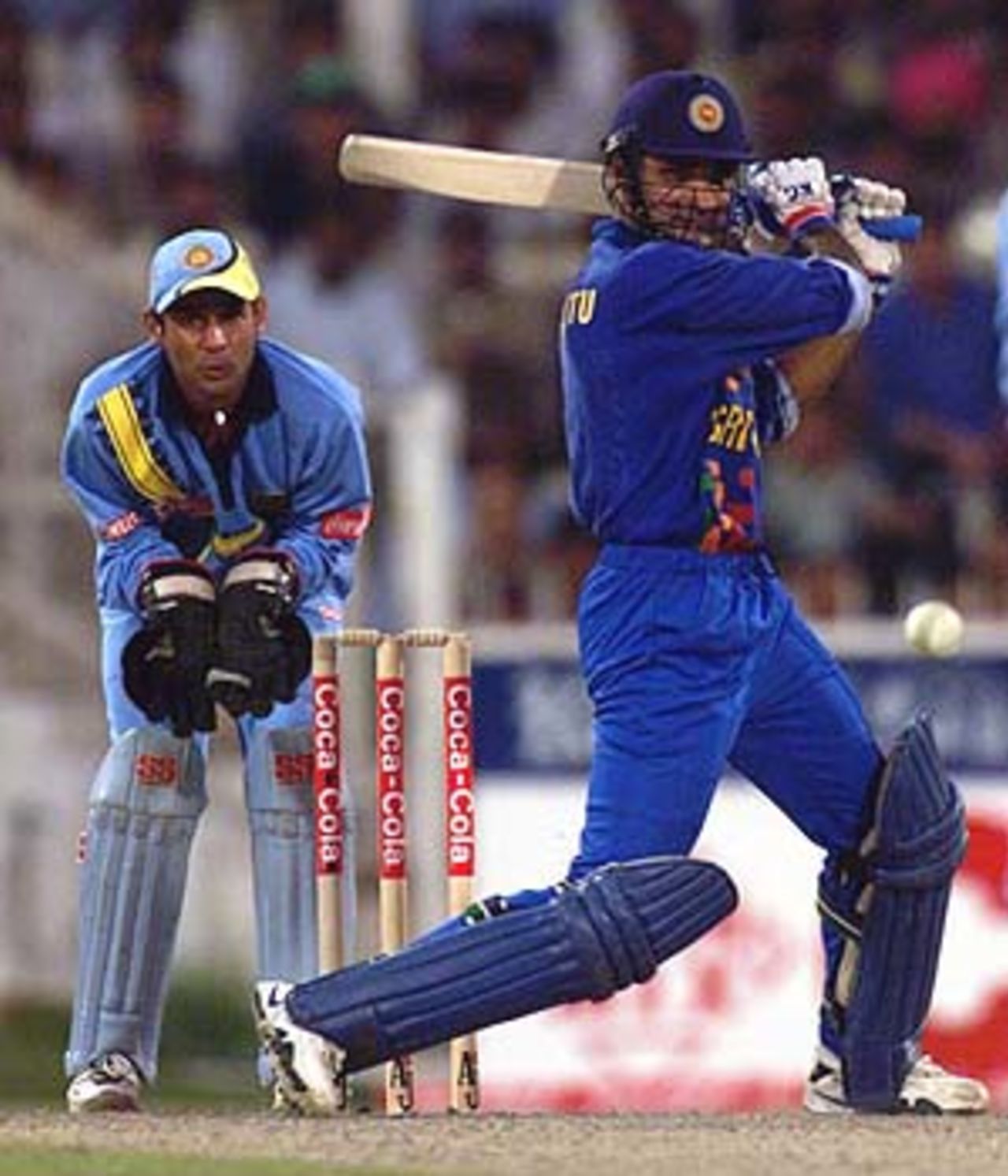 Atapattu pulls the ball as keeper Dahiya looks on, Coca-Cola Champions Trophy, 2000/01, 6th Match, India v Sri Lanka, Sharjah C.A. Stadium, 27 October 2000.
