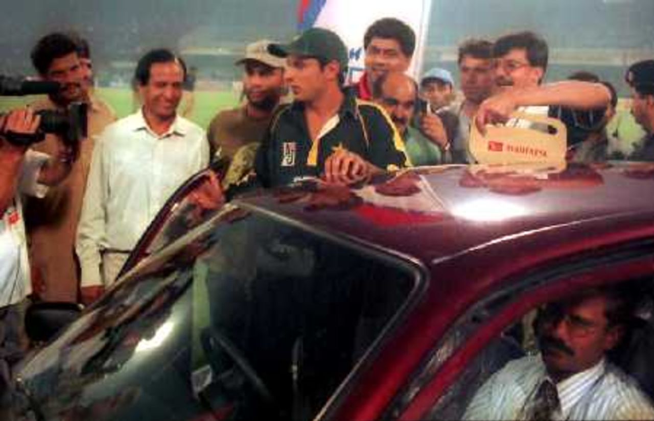 Afridi receiving the Man of the Match automobile award, England v Pakistan, 2nd ODI At Gaddafi Stadium, Lahore