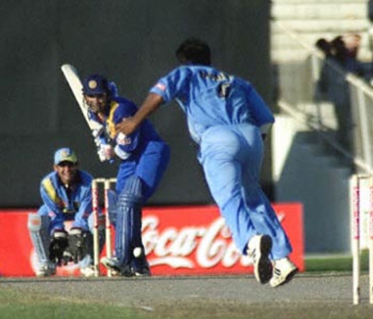 Robin Singh bowls to Marvan Atapattu as keeper Dahiya looks on, Coca-Cola Champions Trophy, 2000/01, 6th Match, India v Sri Lanka, Sharjah C.A. Stadium, 27 October 2000.