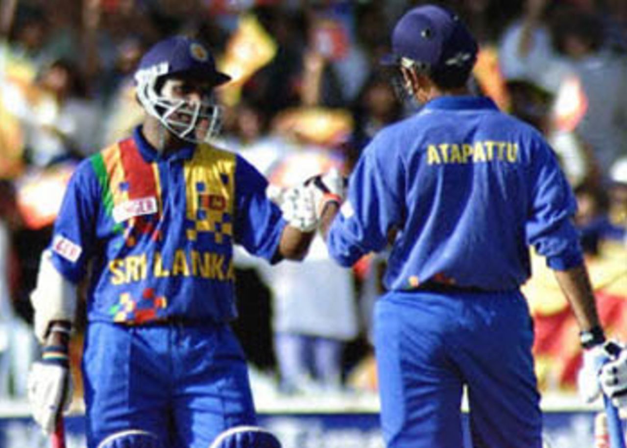 Jayasuriya and Atapattu enjoy a boundary, Coca-Cola Champions Trophy, 2000/01, Final, India v Sri Lanka, Sharjah C.A. Stadium, 29 October 2000.
