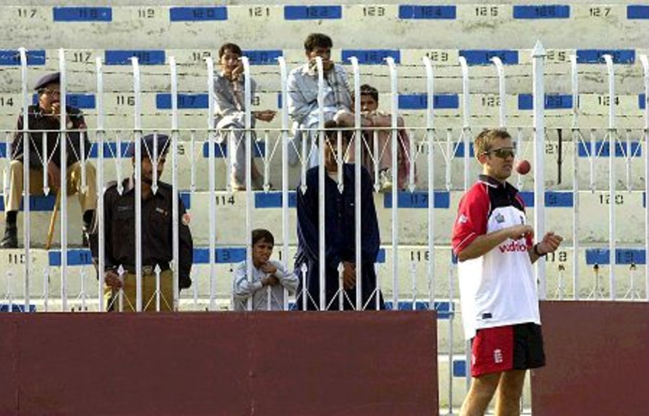 31 Oct 2000: Ian Salisbury of England practices in the nets as locals look on during the England nets session prior to the start of a 4 day tour match at the Pindi Stadium, Rawalpindi, Pakistan.