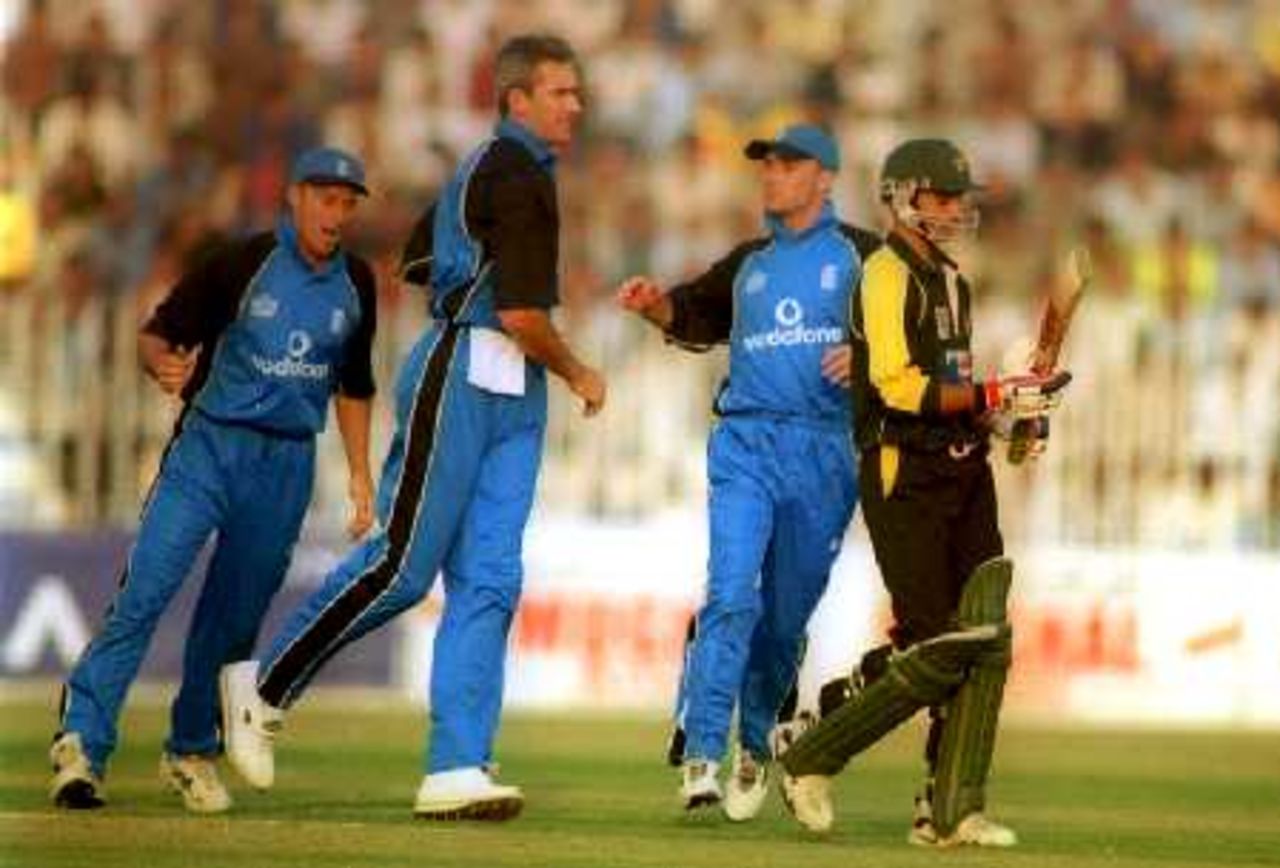 Caddick, Thorpe and skipper Nasser Hussain celebrate dismissal of Imran Nazir, England v Pakistan, 3rd ODI at Rawalpindi Stadium, 30 October 2000