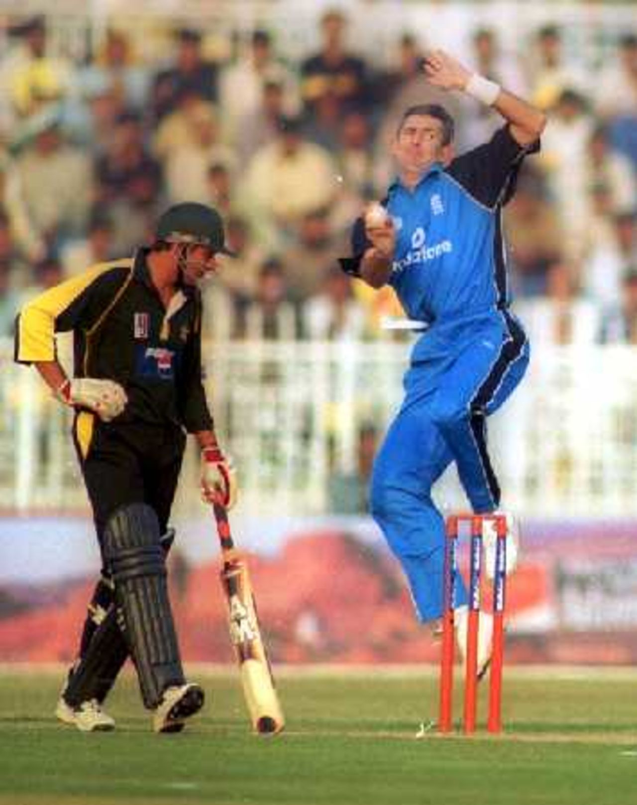 Caddick bowls as Shahid Afridi backs up, England v Pakistan, 3rd ODI at Rawalpindi Stadium, 30 October 2000