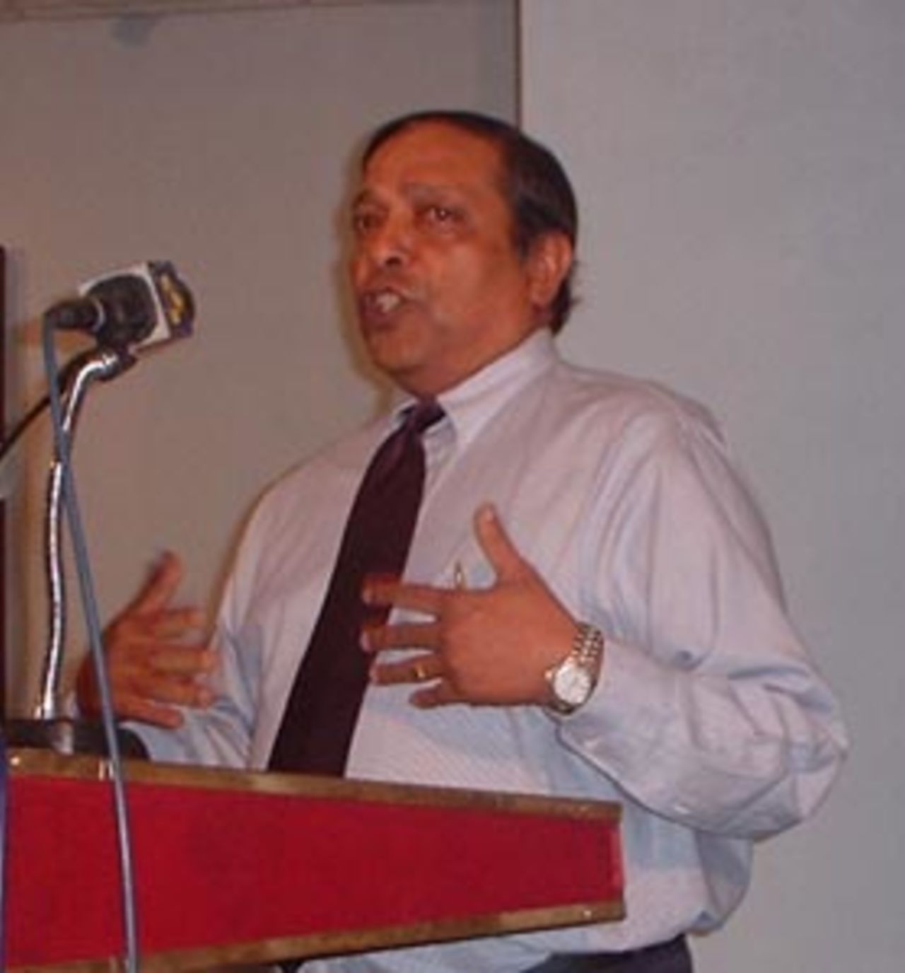 Chairman on the Interim committee Mr.Vijaya Malalasekara addressing  the Premier League awards ceremony