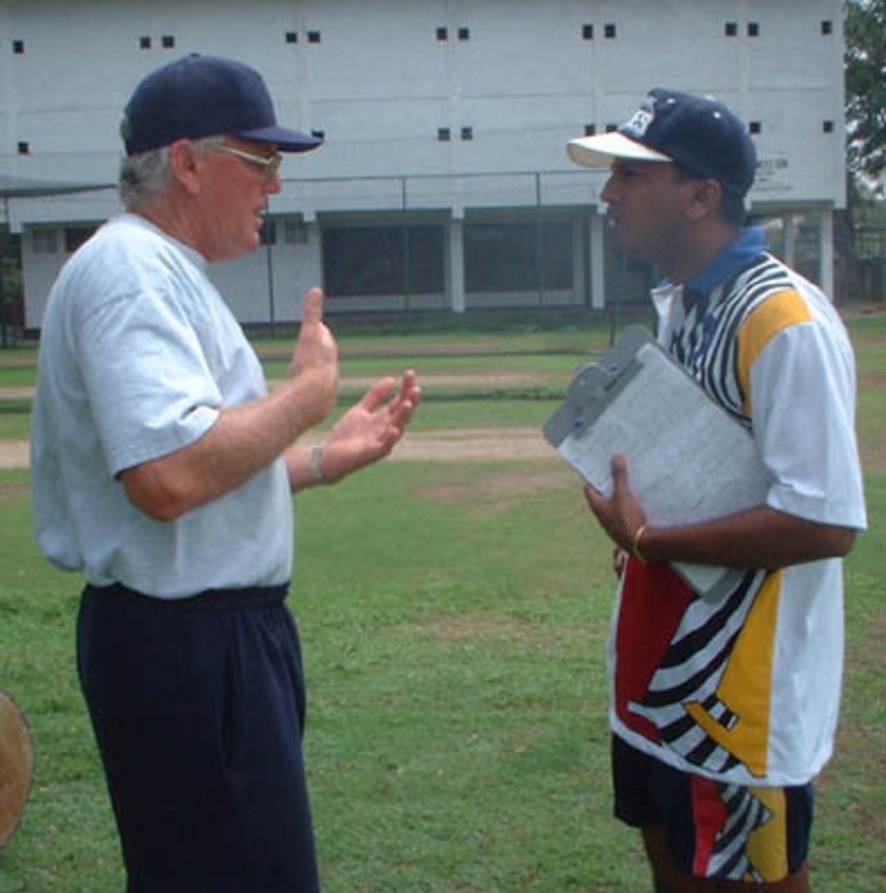 Barry Richards in discussion with the A team coach Roshan Mahanama.