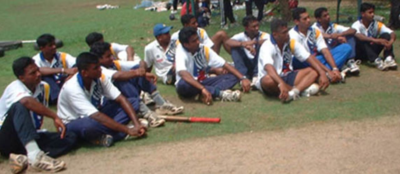Barry Richards passing few tips to the Sri Lankan A team cricketers