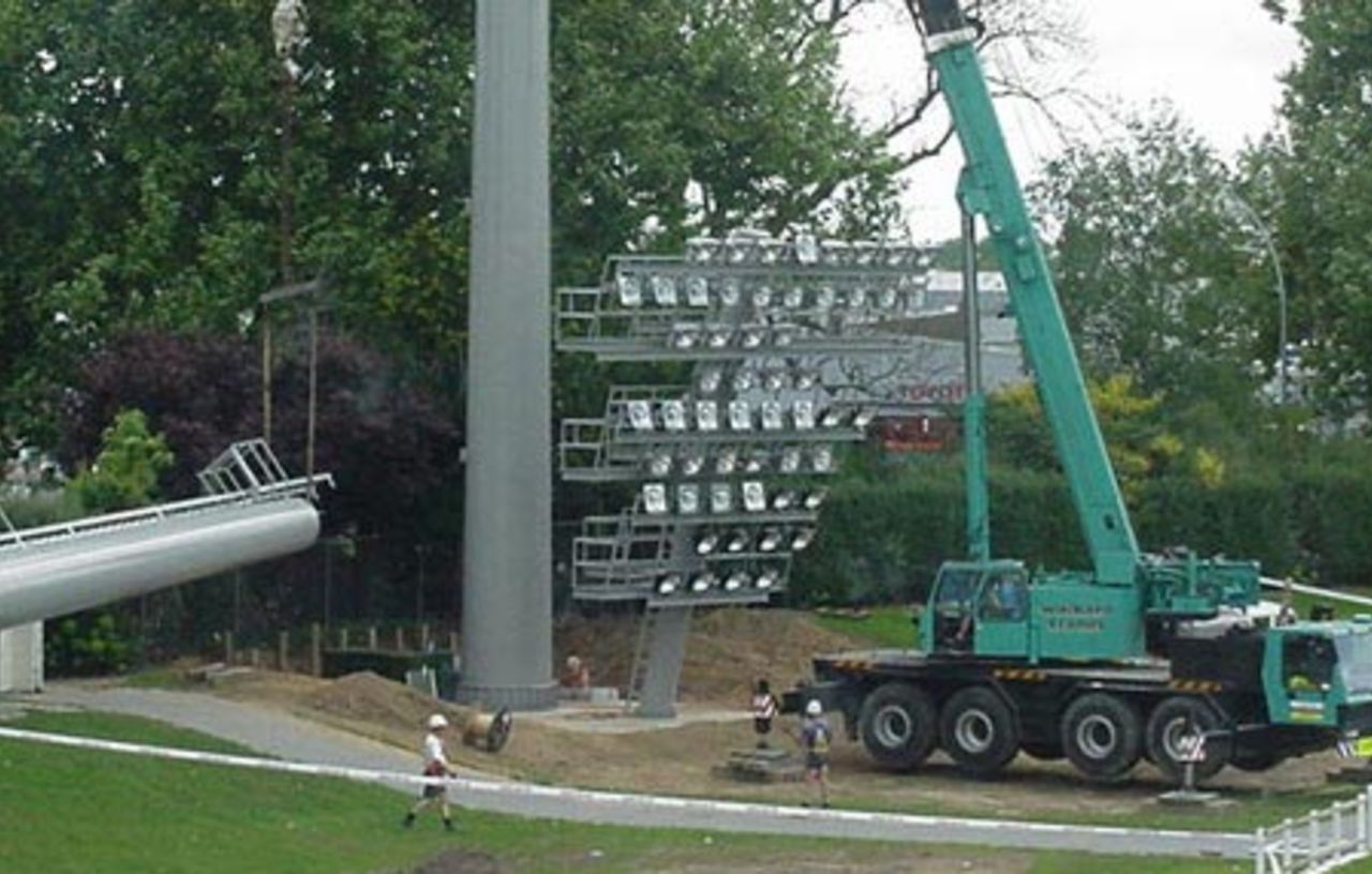 Cranes install one of the light towers at WestpacTrust Park, Hamilton. 19 October 2001.