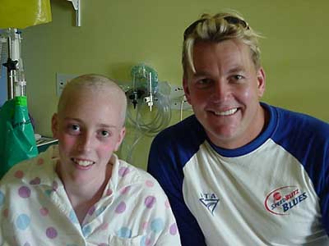 24 Oct 2002: Shane Lee and a patient at Sydney Children's Hospital, Randwick