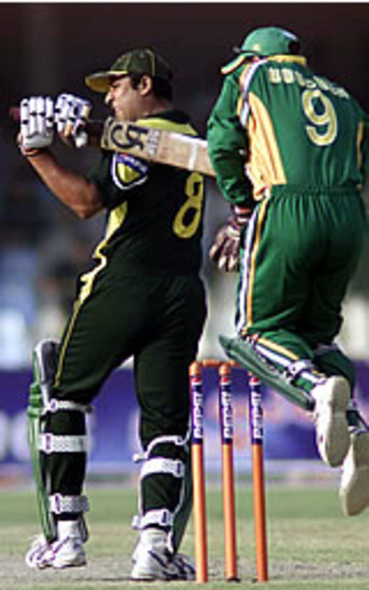 Inzamam-ul-Haq pulls for a boundary, Lahore, Ist ODI, Pakistan v South Africa, 3 October 2003