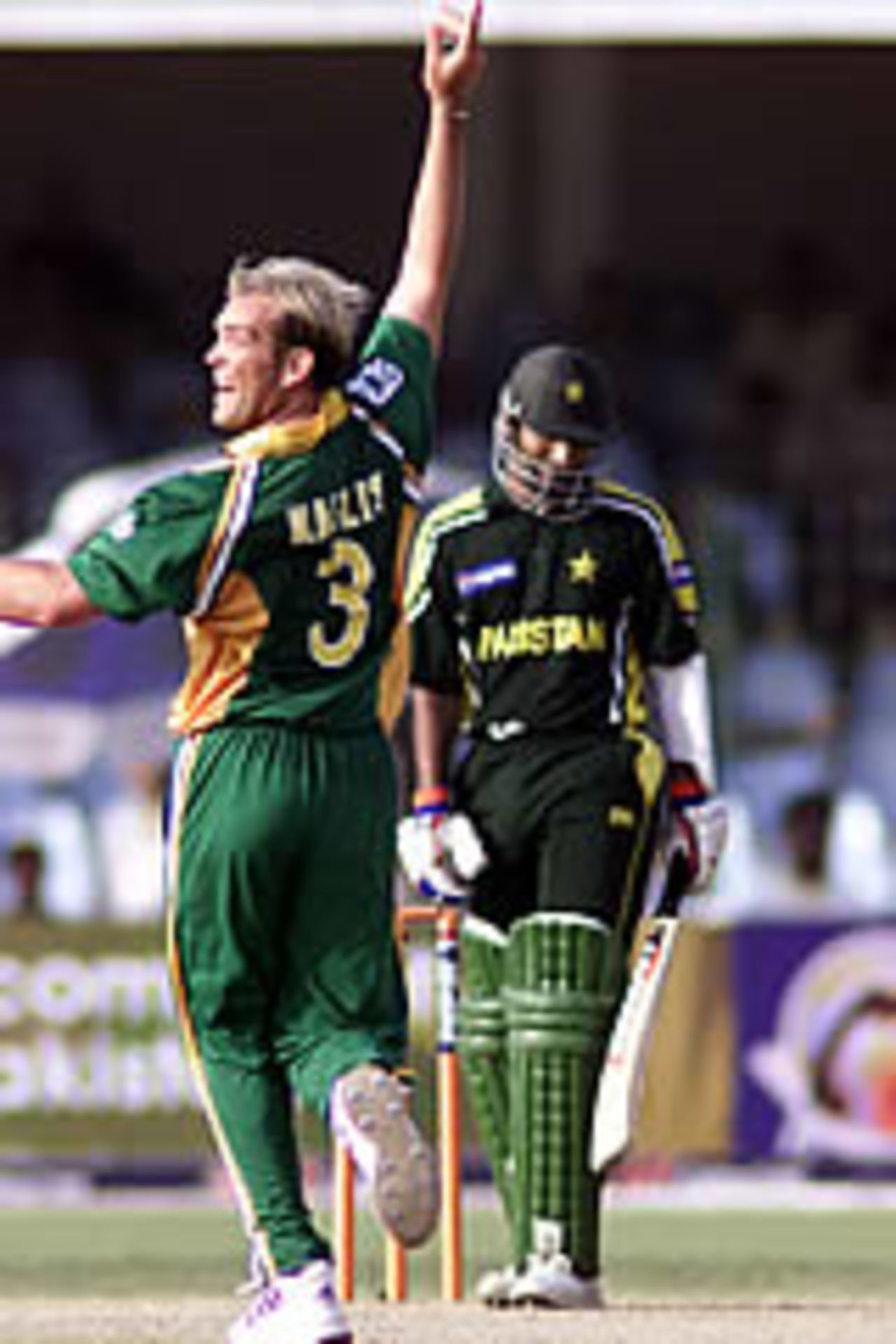 Jacques Kallis celebrates Yousuf Youhana's wicket, Lahore, ODI2, Pakistan v South Africa, October 5, 2003.