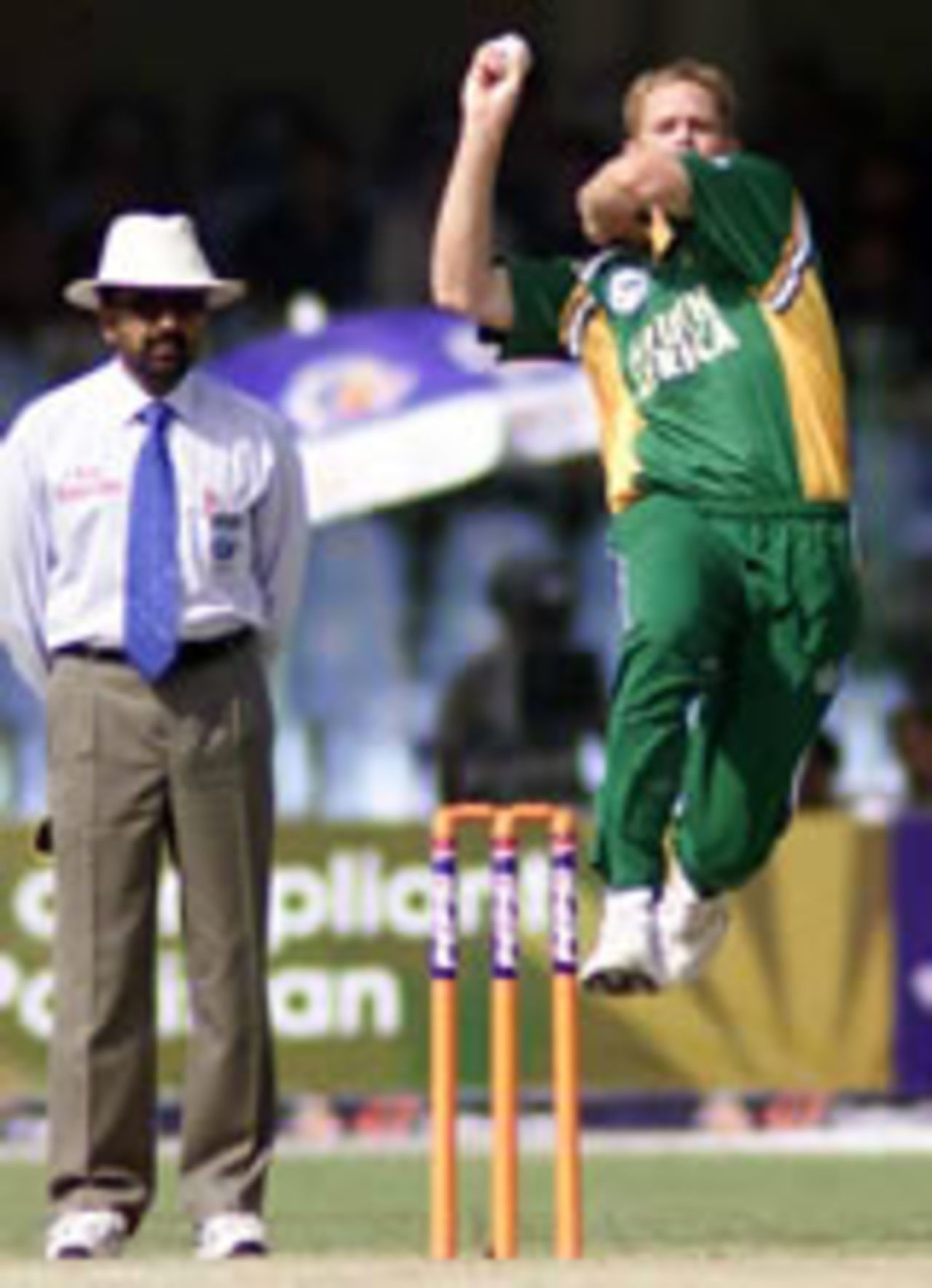 Shaun Pollock in action, Lahore, ODI2, Pakistan v South Africa, October 5, 2003.