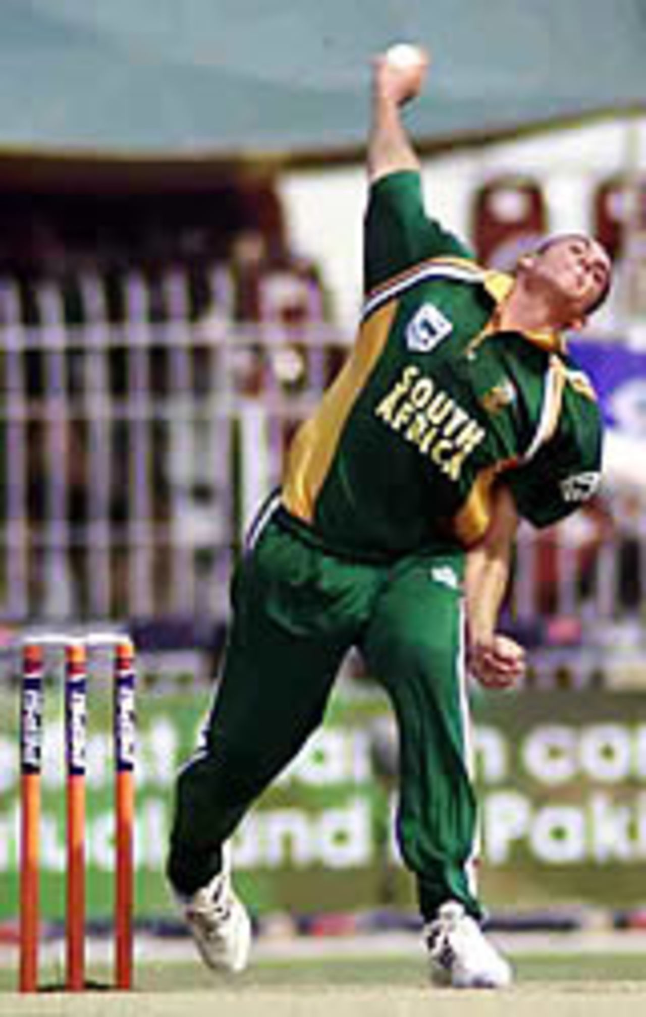 Andre Nel in action, Pakistan v South Africa, 3rd ODI, Faisalabad, October 7, 2003.