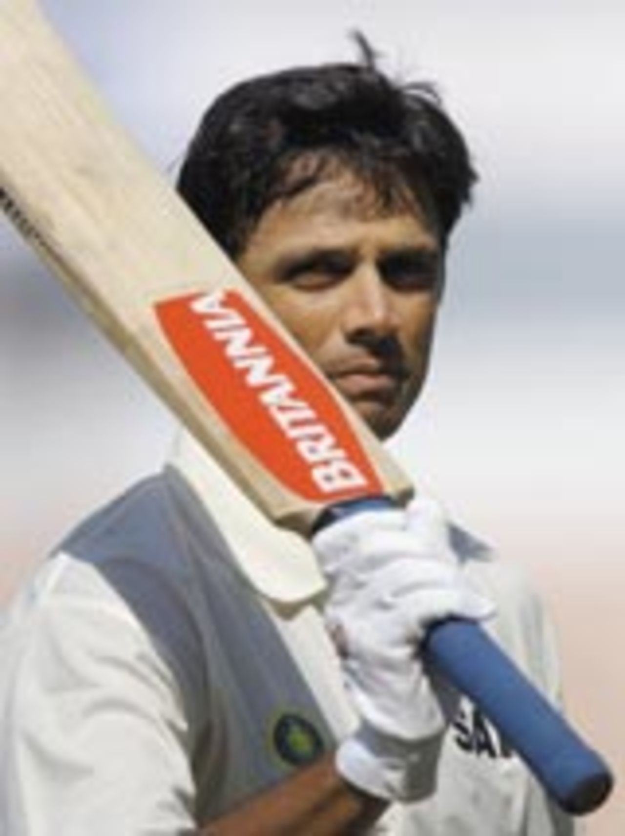 Rahul Dravid acknowledges his double-century, India v New Zealand, 1st Test, Ahmedabad, Day 2, October 9, 2003