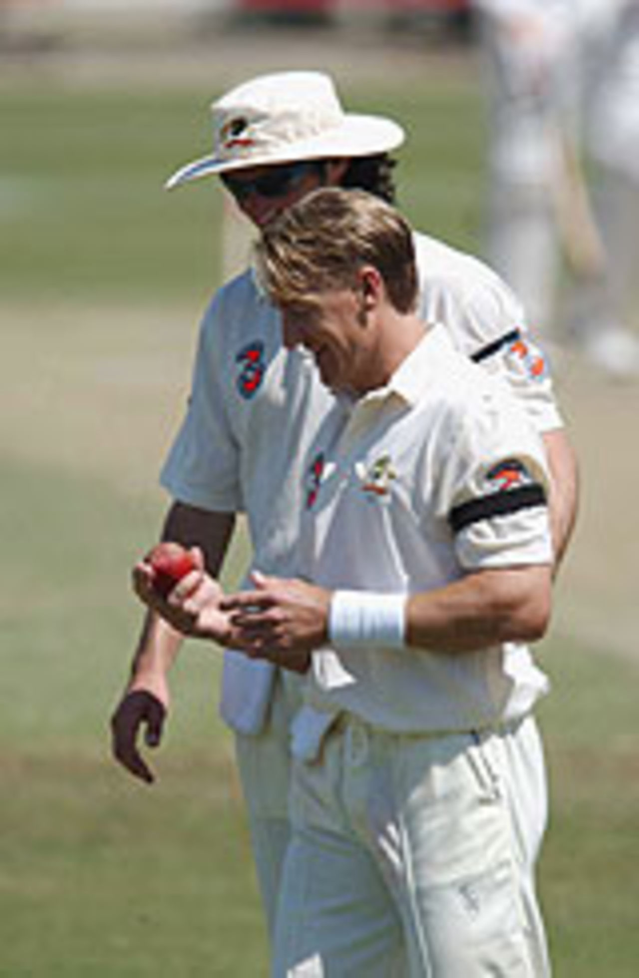 Andy Bichel talks to Jason Gillespie, Australia v Zimbabwe, 1st Test, 3rd day, Perth, October 11