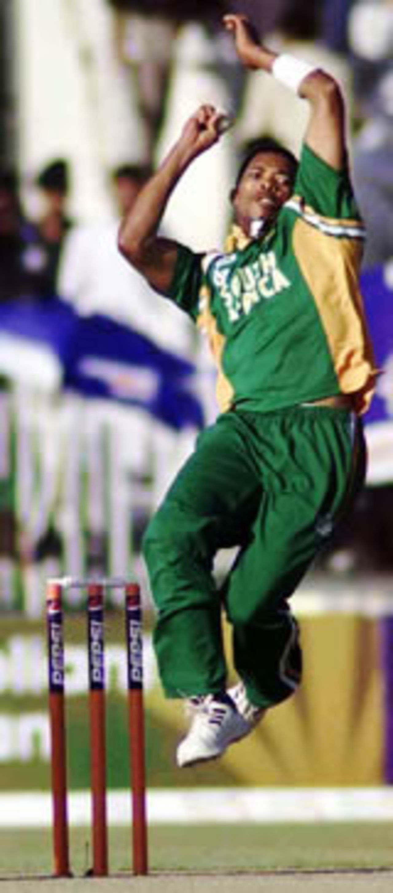 Makhaya Ntini leaps just before delivering, Pakistan v South Africa, 5th ODI, Rawalpindi, October 12, 2003.