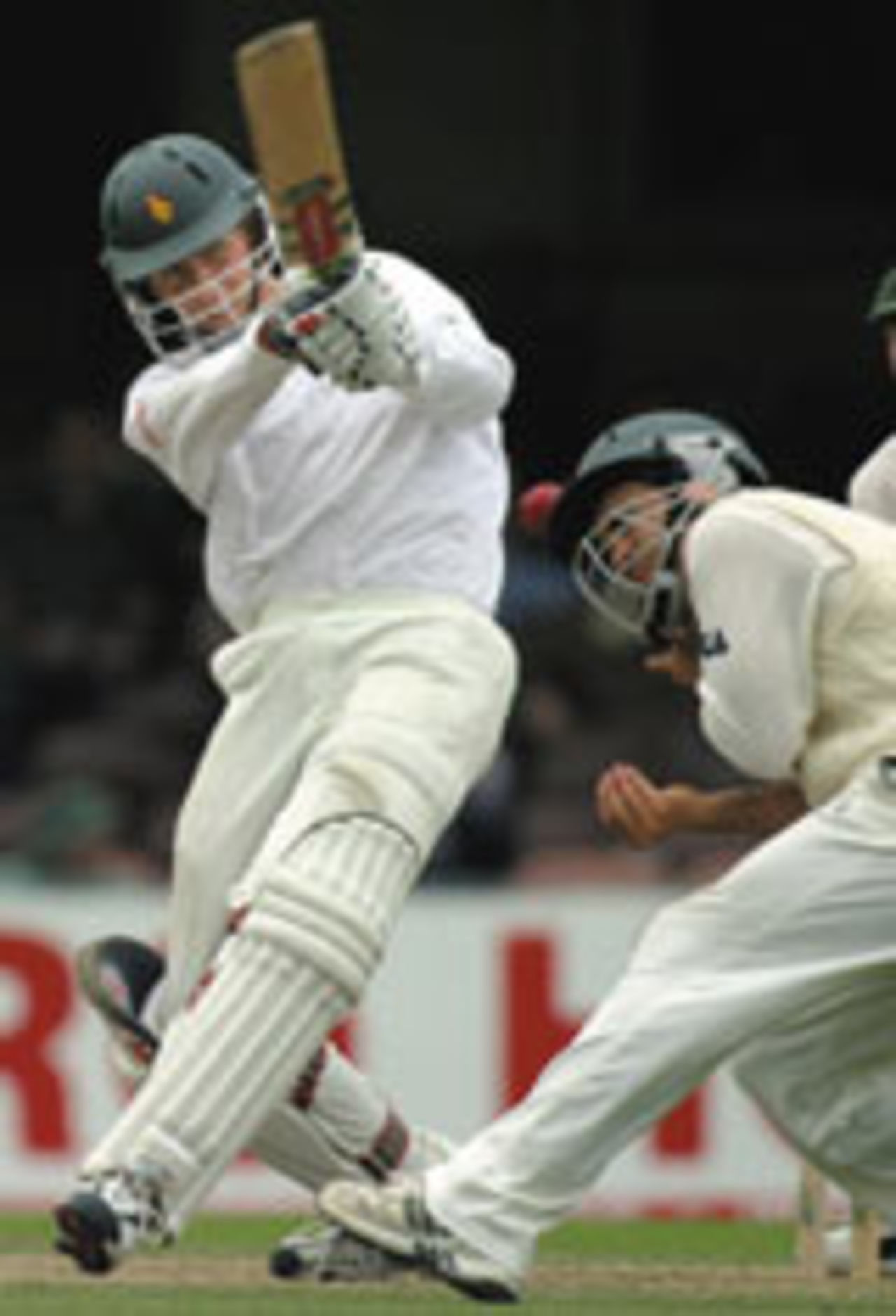 Mark Vermeulen pulls a short ball on the way to his 48, Australia v Zimbabwe, 2nd Test, Sydney, 3rd day, October 19, 2003